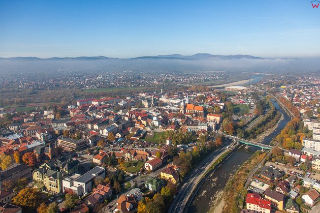 Nowy Sacz, rzeka Kamienica rozdzielajaca miasto. EU, Pl, Malopolska. Lotnicze.